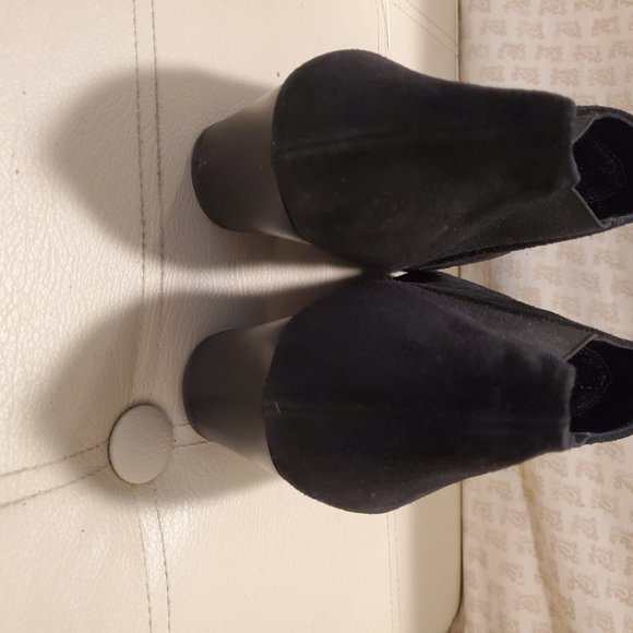 Aquatalia Black Suede Slip On Bootie Heels - Picture 4 of 6